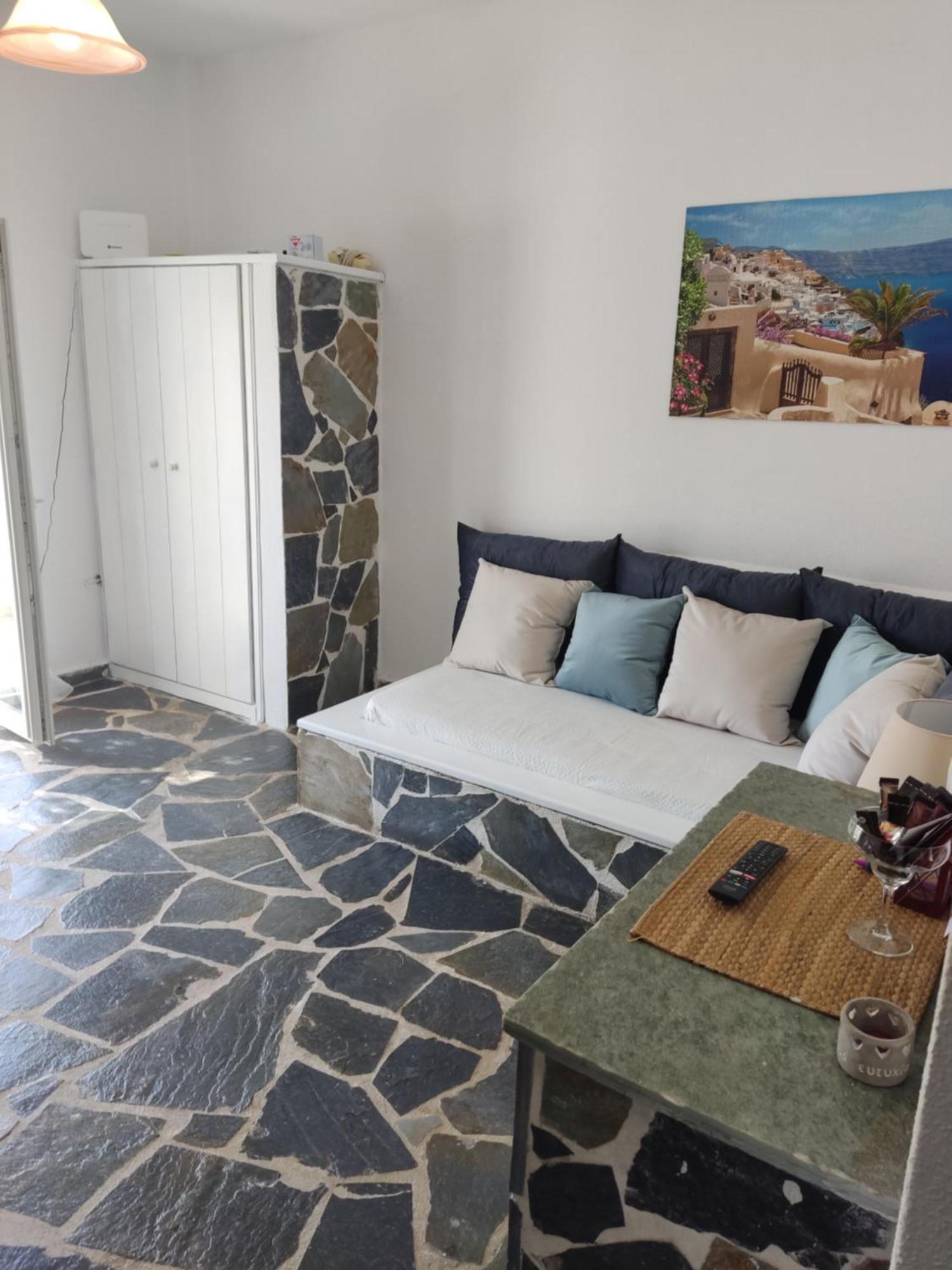 Luna Apartament Nea Styra